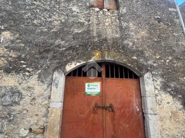 Locale Commerciale in vendita a Venafro, Molise