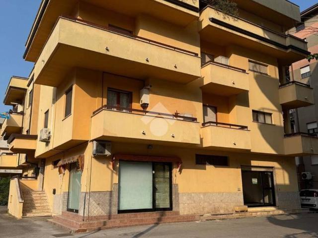 Locale Commerciale in vendita a Venafro, Molise