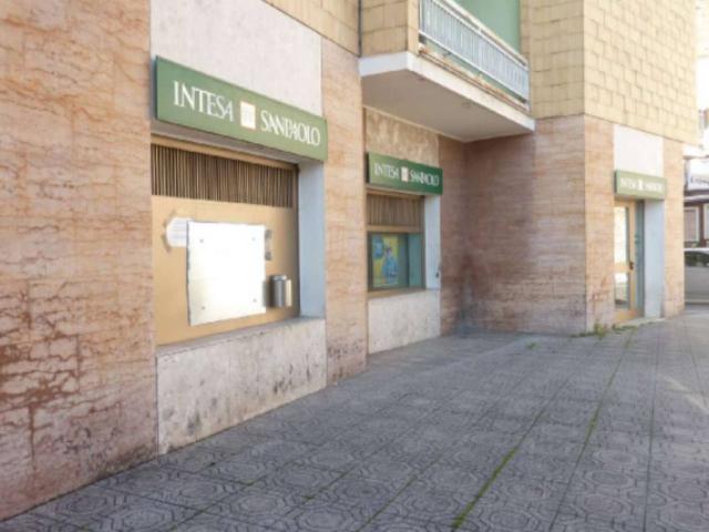 Locale Commerciale in vendita a Venafro, Molise