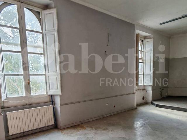 Locale Commerciale in vendita a Venafro, Molise