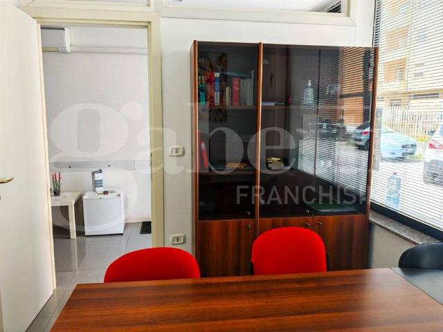 Locale Commerciale in vendita a Venafro, Molise