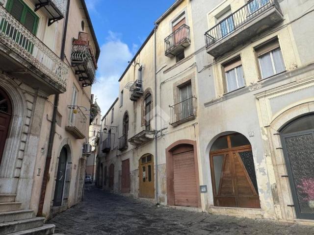 Locale Commerciale in vendita a Venafro, Molise