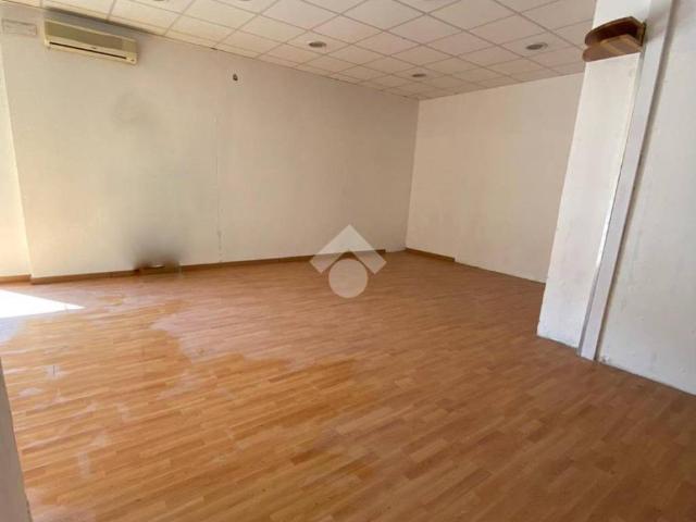 Locale Commerciale in vendita a Venafro, Molise