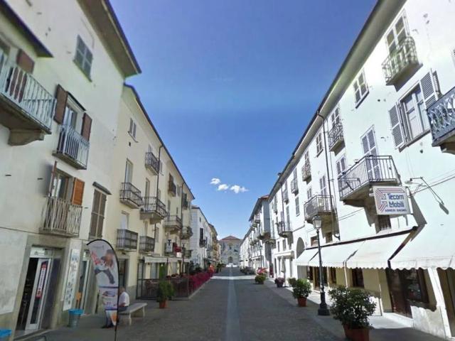 Locale Commerciale in vendita a Centro, Piemonte