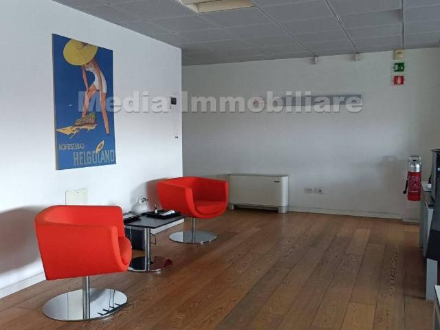 Locale Commerciale in vendita a Mestre-Carpenedo, Venezia