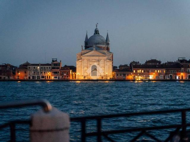 Locale Commerciale in vendita a Venezia