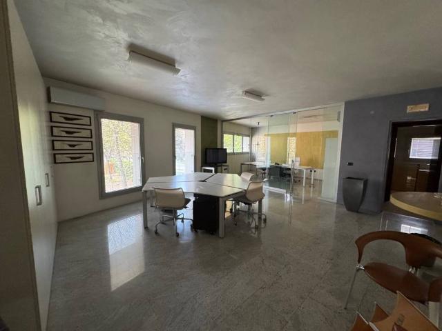 Locale Commerciale in vendita a Venezia