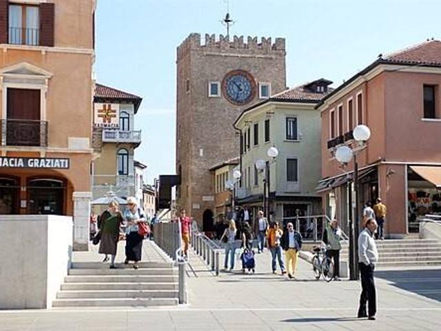 Locale Commerciale in vendita a Mestre-Carpenedo, Venezia