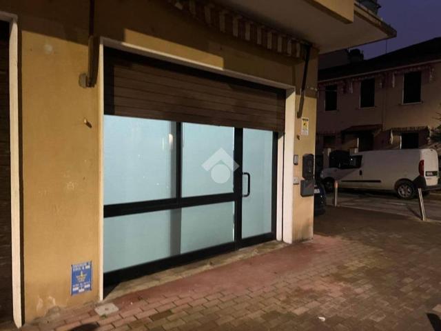 Locale Commerciale in vendita a Mestre-Carpenedo, Venezia