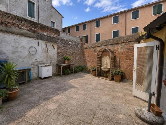 Locale Commerciale in vendita a Venezia-Murano-Burano, Venezia