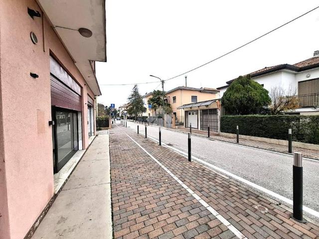 Locale Commerciale in vendita a Chirignago-Zelarino, Venezia