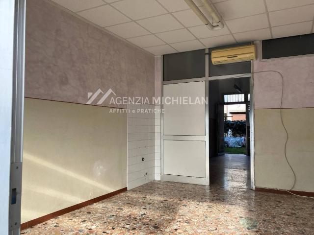 Locale Commerciale in vendita a Marghera, Venezia