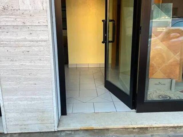 Locale Commerciale in vendita a Chirignago-Zelarino, Venezia