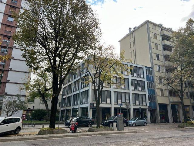 Locale Commerciale in vendita a Mestre-Carpenedo, Venezia