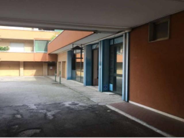 Locale Commerciale in vendita a Chirignago-Zelarino, Venezia