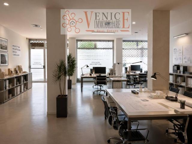 Locale Commerciale in vendita a Mestre-Carpenedo, Venezia