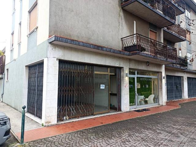 Locale Commerciale in vendita a Mestre-Carpenedo, Venezia