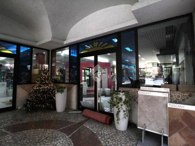 Locale Commerciale in vendita a Mestre-Carpenedo, Venezia