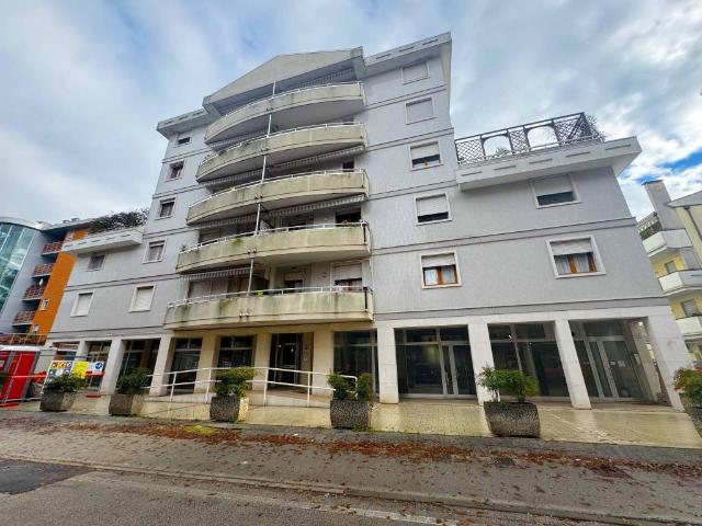Locale Commerciale in vendita a Mestre-Carpenedo, Venezia