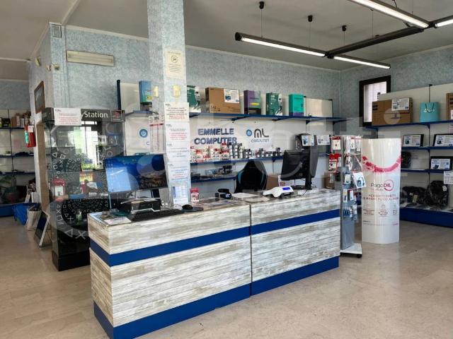Locale Commerciale in vendita a Mestre-Carpenedo, Venezia