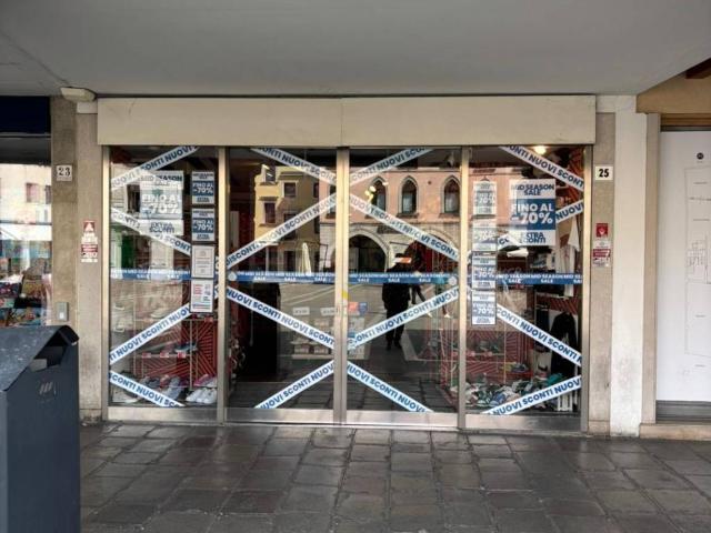 Locale Commerciale in vendita a Mestre-Carpenedo, Venezia