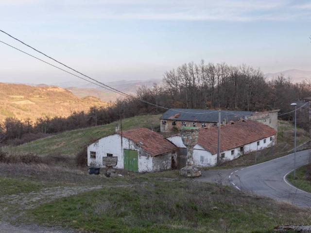 Locale Commerciale in vendita a Appennino Reggiano, Re