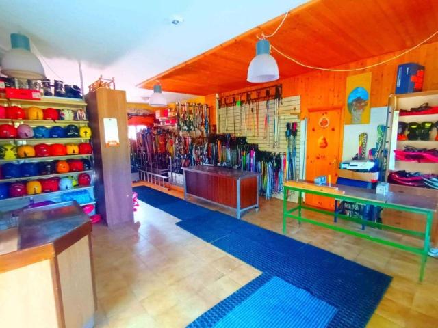 Locale Commerciale in vendita a Appennino Reggiano, Re