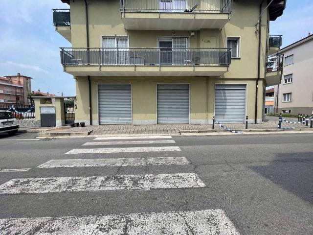 Locale Commerciale in vendita a Verano Brianza, Lombardia