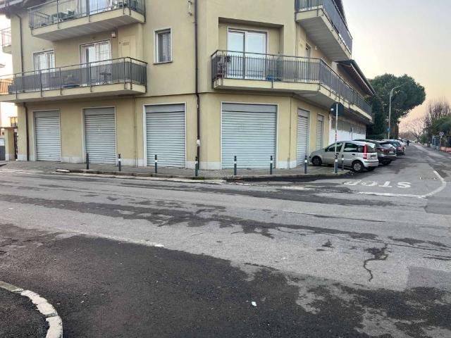 Locale Commerciale in vendita a Verano Brianza, Lombardia