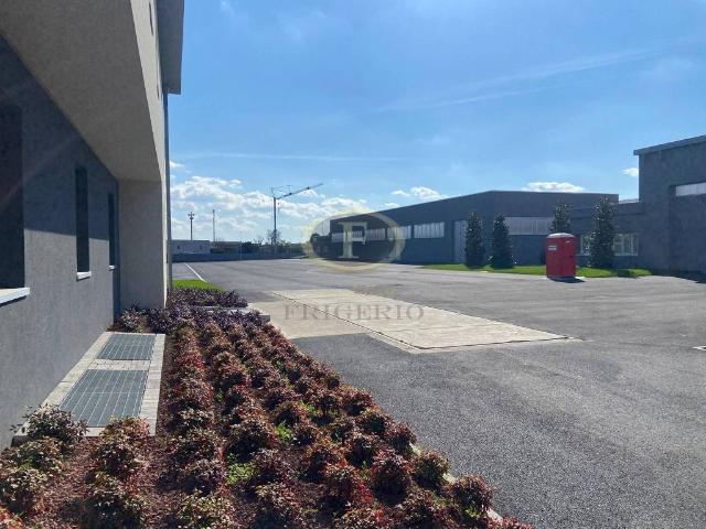 Locale Commerciale in vendita a Carate Brianza, Lombardia