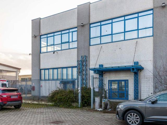 Locale Commerciale in vendita a Piemonte, Vercelli