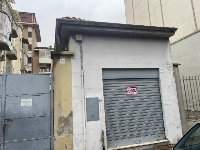 Locale Commerciale in vendita a Porta Torino, Piemonte
