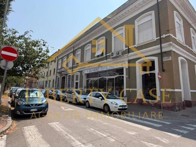 Locale Commerciale in vendita a Centro, Piemonte