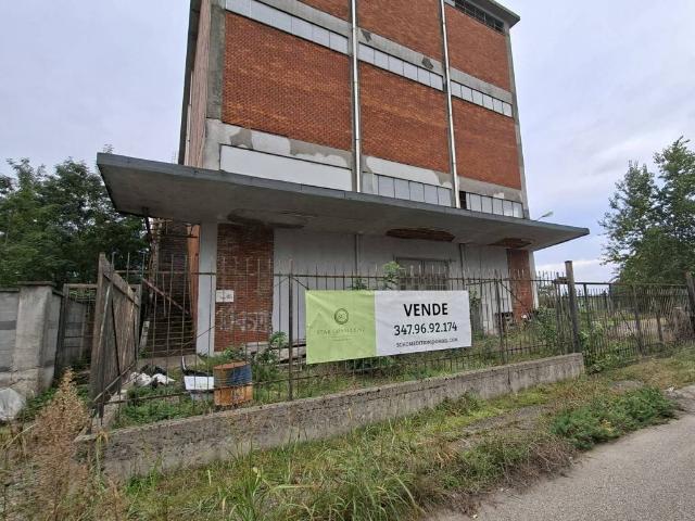Locale Commerciale in vendita a L'Isola, Piemonte