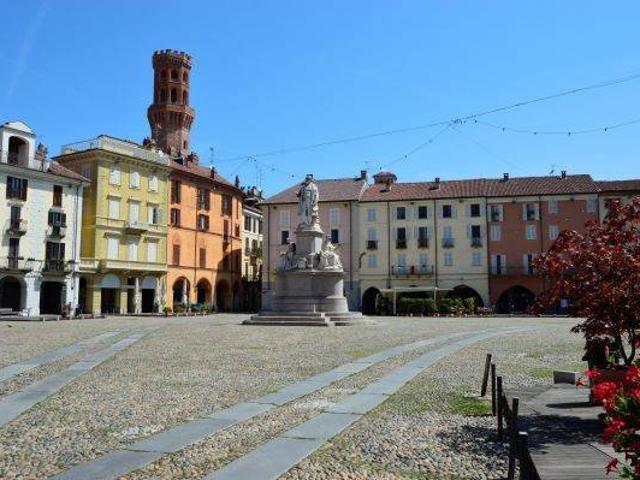 Locale Commerciale in vendita a Centro, Piemonte