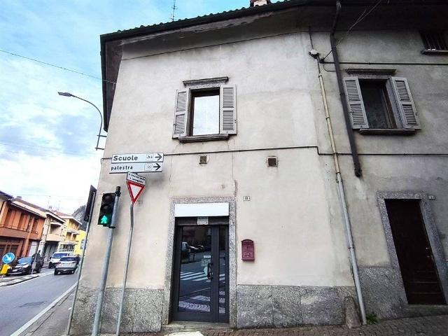 Locale Commerciale in vendita a Somasca, Vercurago