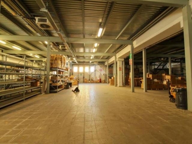 Locale Commerciale in vendita a Verdello, Lombardia