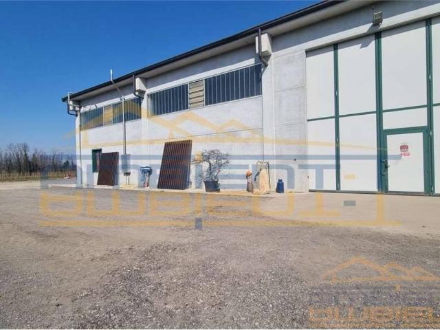 Locale Commerciale in vendita a Verderio Superiore, Lombardia