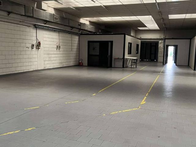 Locale Commerciale in vendita a Verderio Superiore, Lombardia