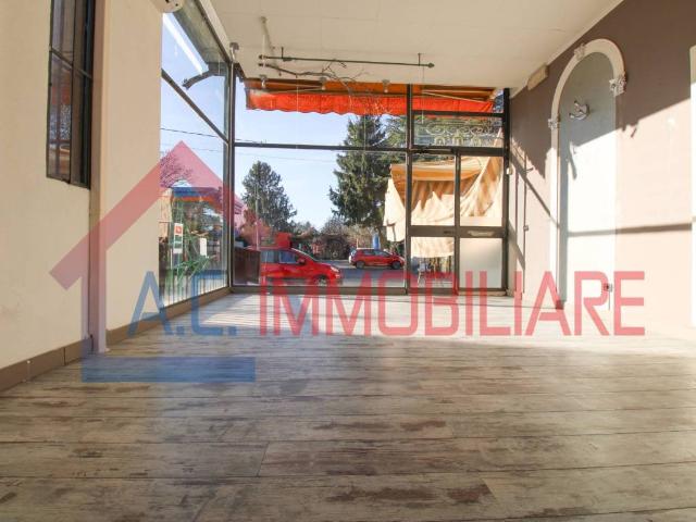 Locale Commerciale in vendita a Sesona, Vergiate