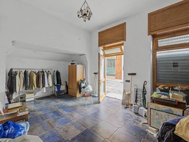 Locale Commerciale in vendita a Sesona, Vergiate