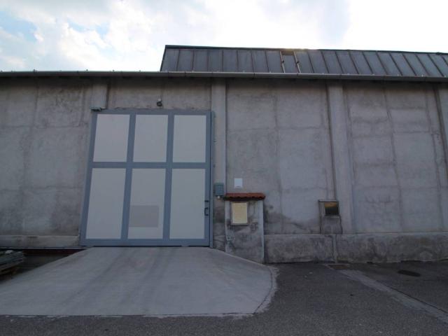 Locale Commerciale in vendita a Sesona, Vergiate