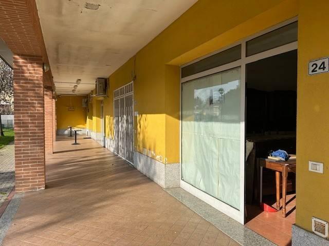 Locale Commerciale in vendita a Unione dei Comuni I Fontanili, Zelo Surrigone