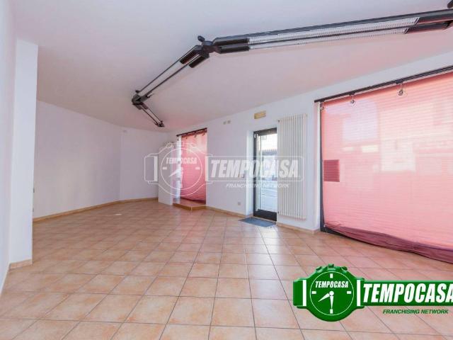 Locale Commerciale in vendita a Vernate, Lombardia