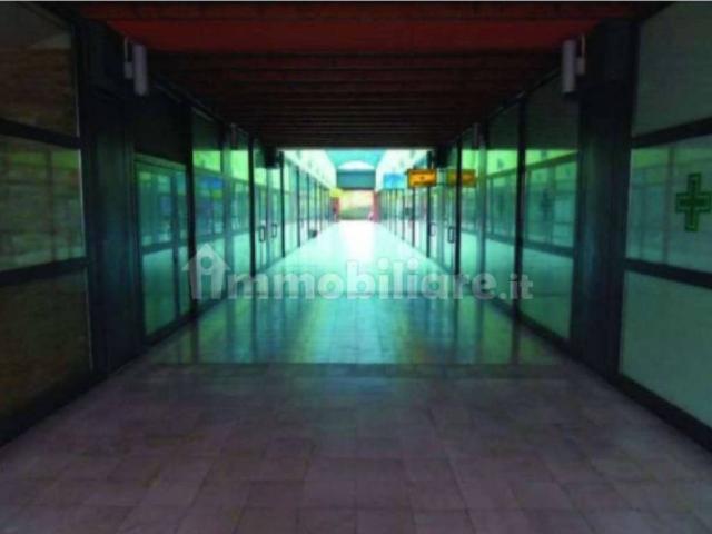 Locale Commerciale in vendita a Verolanuova, Lombardia