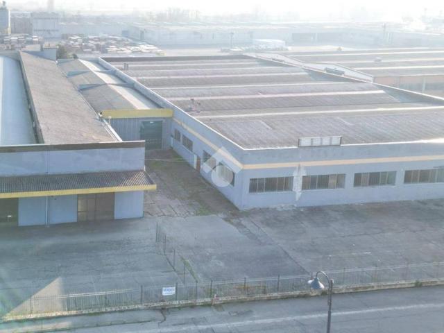 Locale Commerciale in vendita a Verolanuova, Lombardia