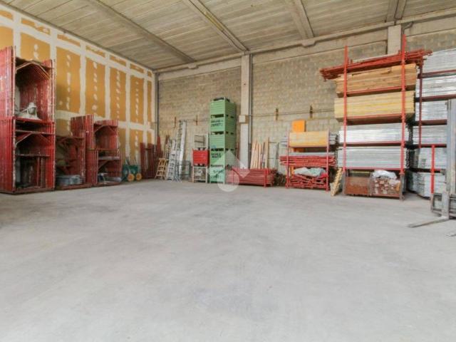 Locale Commerciale in vendita a Verolanuova, Lombardia