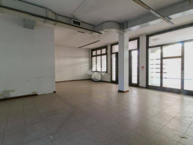 Locale Commerciale in vendita a Verolanuova, Lombardia