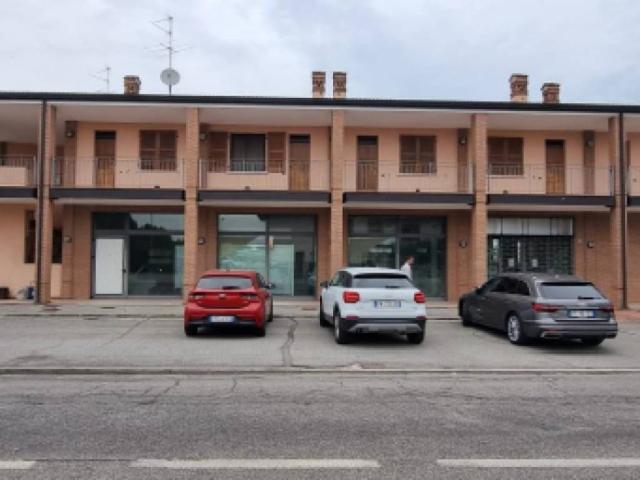 Locale Commerciale in vendita a Verolanuova, Lombardia