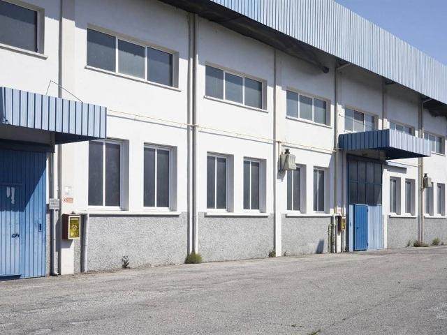 Locale Commerciale in vendita a Verolanuova, Lombardia